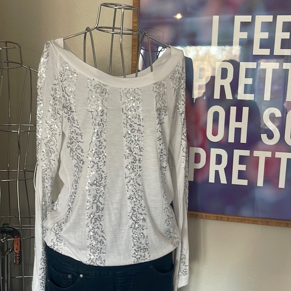 Beautiful boatneck sequined long sleeve top